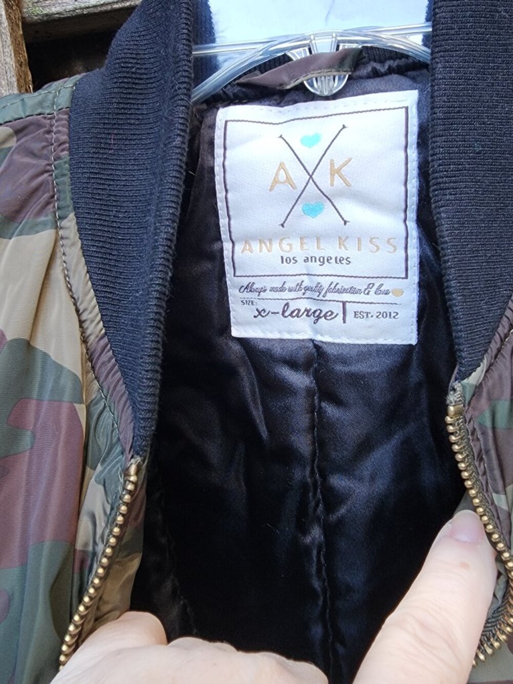 EUC Women's XL Angel Kiss Cropped camo satin bomber jacket (juniors) - Picture 11 of 14